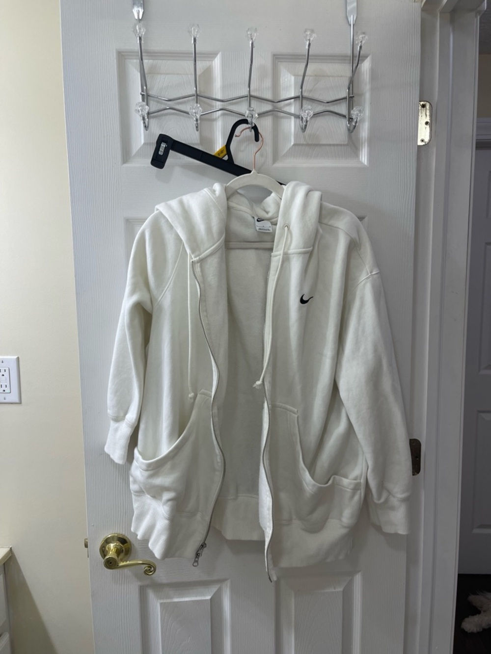 Nike White Full-Zip Hoodie with Subtle Black Swoosh